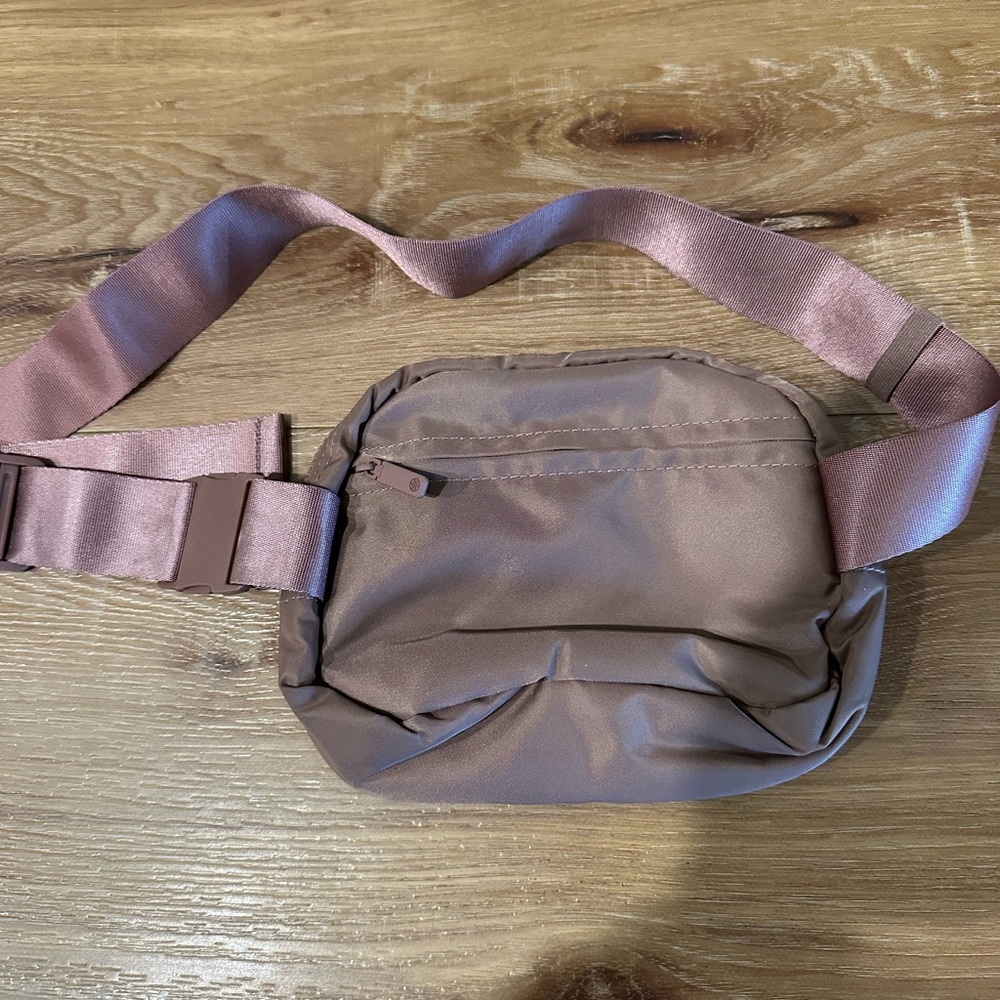 GAIAM Mauve Belt Bag - Picture 3 of 5